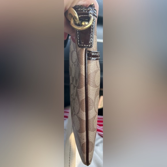 COACH HERITAGE SIGNATURE C CROSSBODY. Creed F40924. Has original hang tag. EUC - Picture 10 of 12